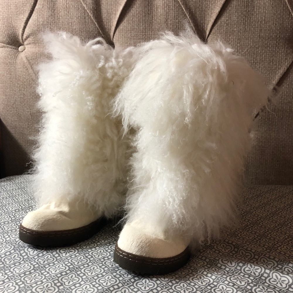 Authentic BearPaw Boetis boots.